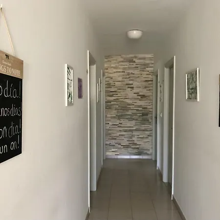 Guest house Dukes Playa de Bascuas